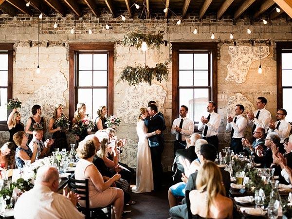 5 New Loft-style Wedding Trends with Treacly Details - Clear Wedding Invites